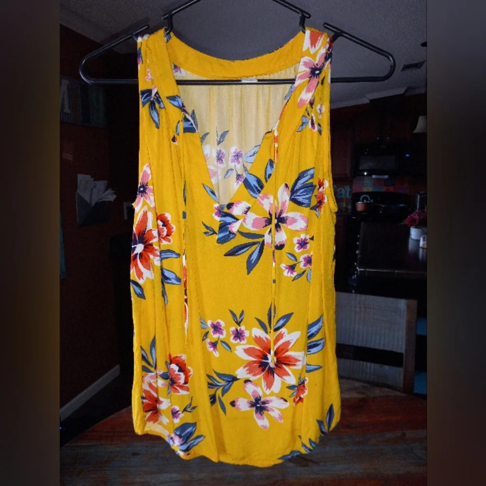 3 FLORAL Tops - Picture 1 of 4